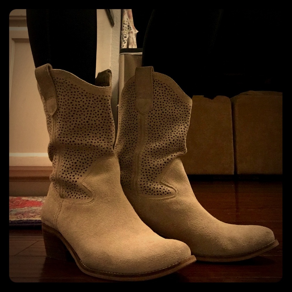 Suede leather boots